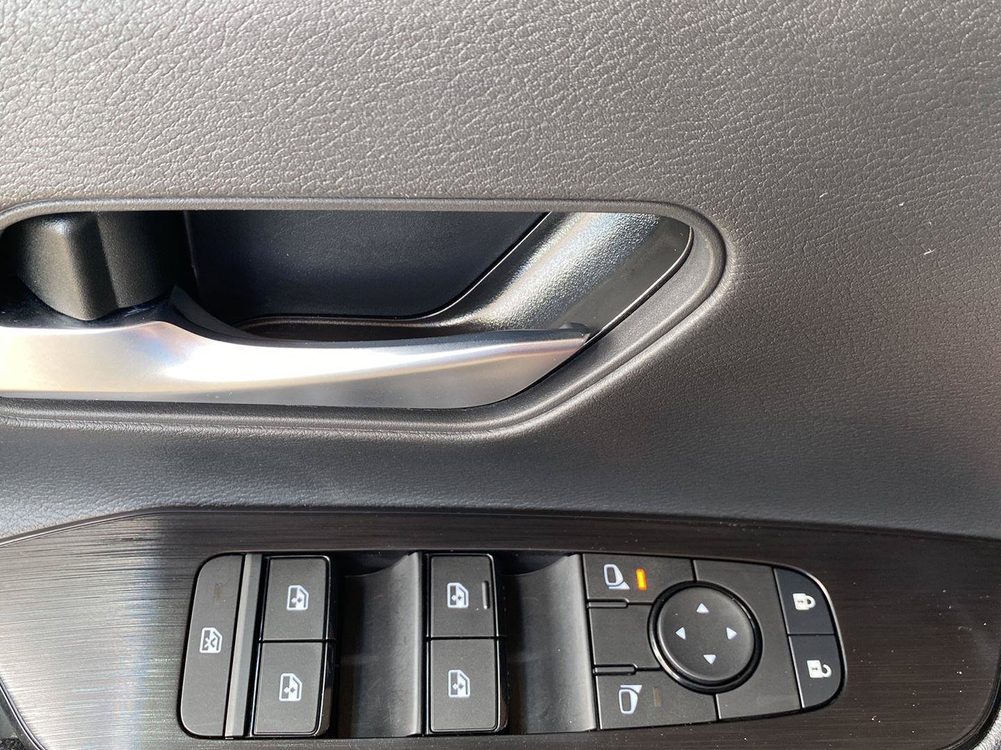 Certified 2025 Nissan Kicks SV AWD/4WD image 22