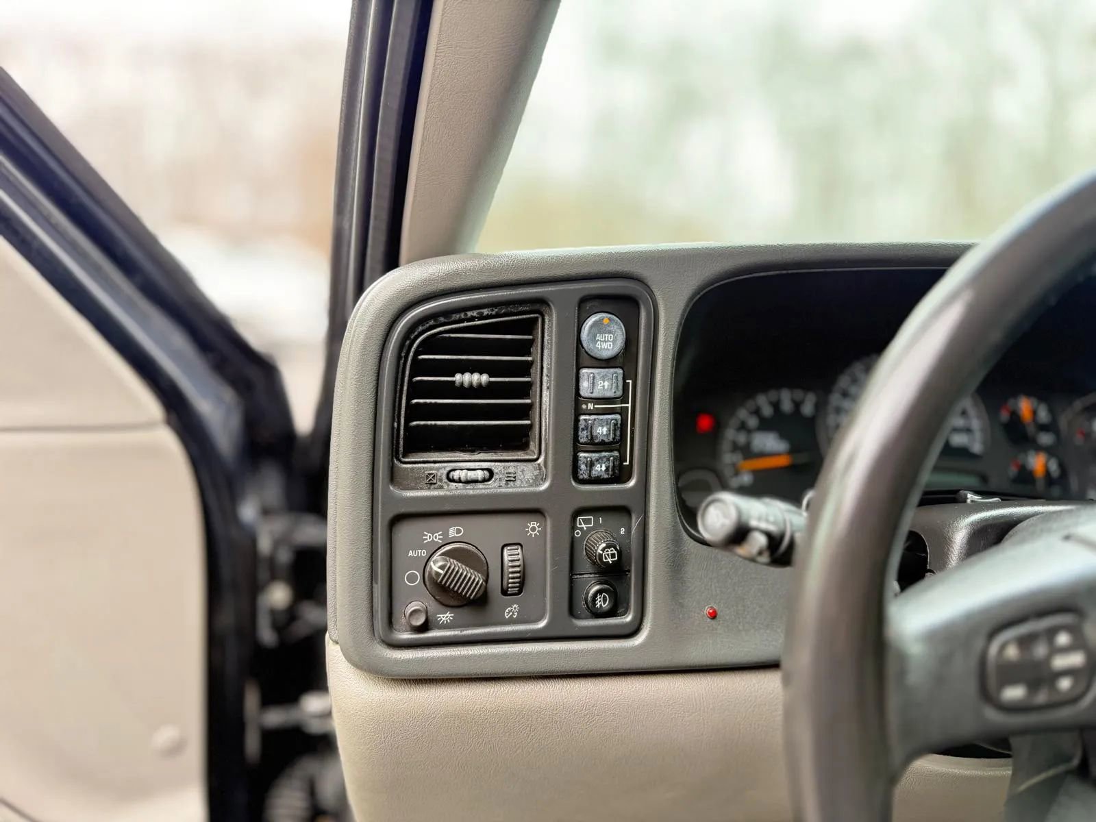 Used 2004 Chevrolet Tahoe Z71 w/ Z71 Preferred Equipment Group image 18