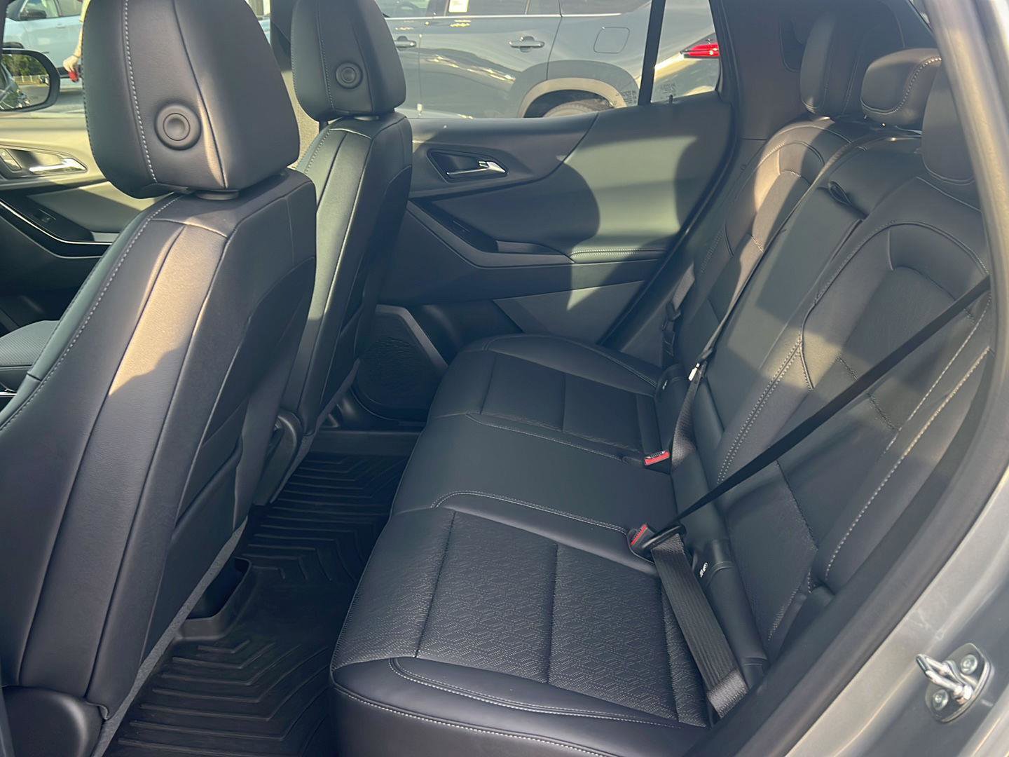 Used 2025 Chevrolet Equinox LT w/ Convenience Package II image 11