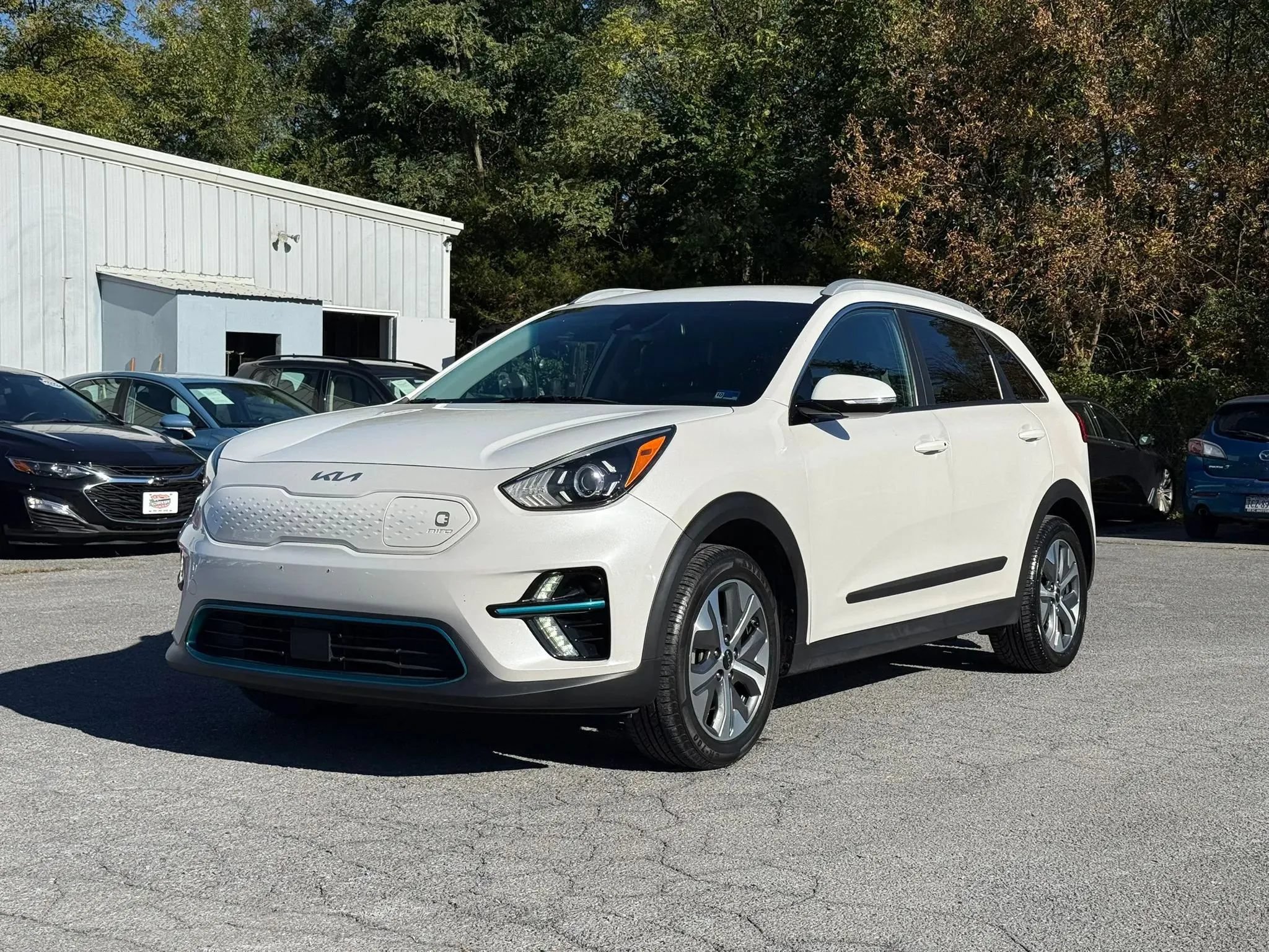 Used 2022 Kia Niro EX w/ Cold Weather Package FWD image 1