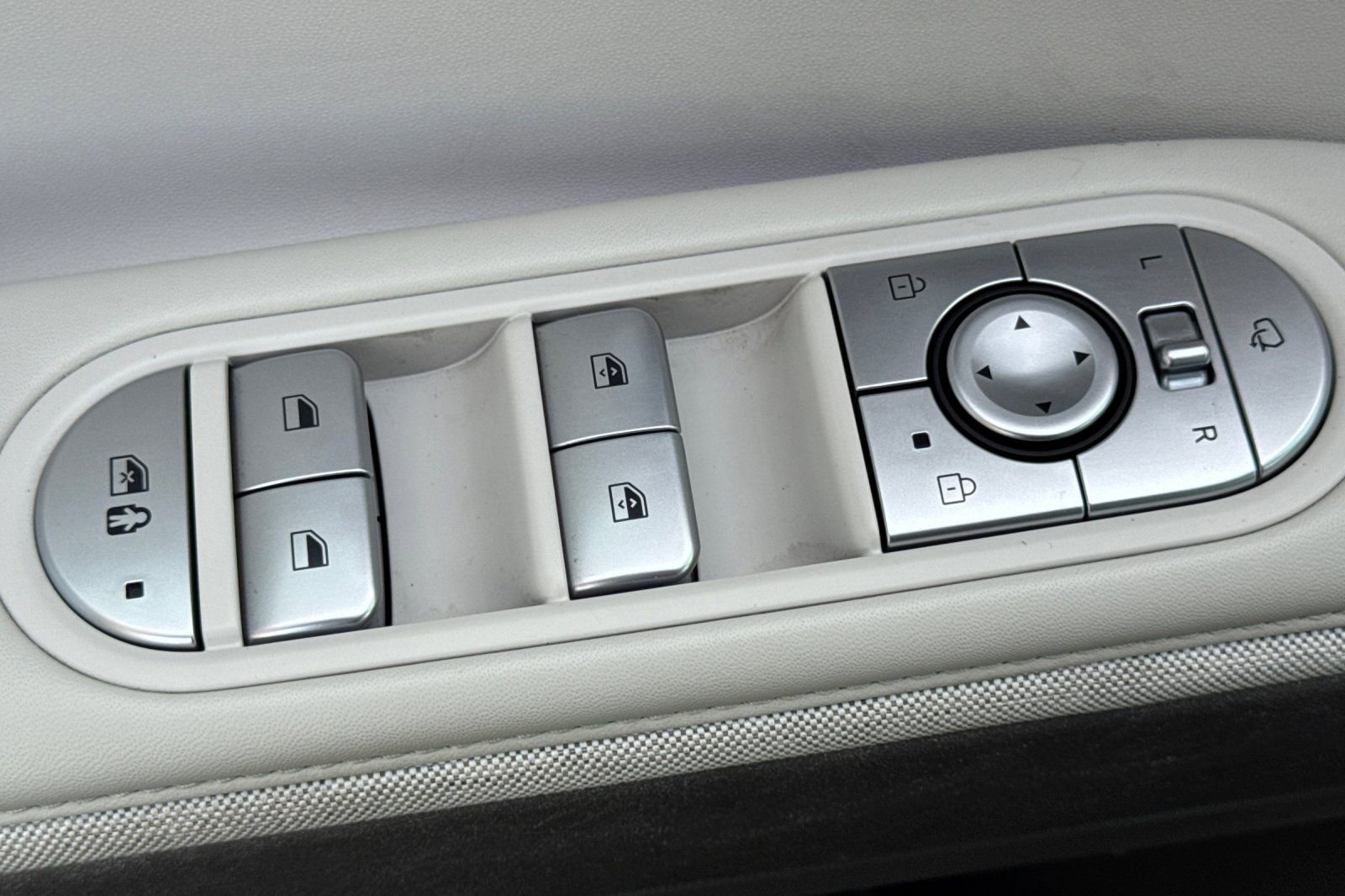 Used 2024 Hyundai Ioniq 5 Limited image 12