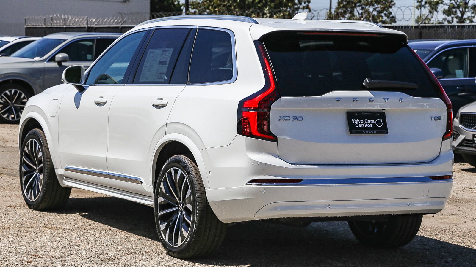 Used 2025 Volvo XC90 T8 Plus w/ Protection Package Premier AWD/4WD image 8