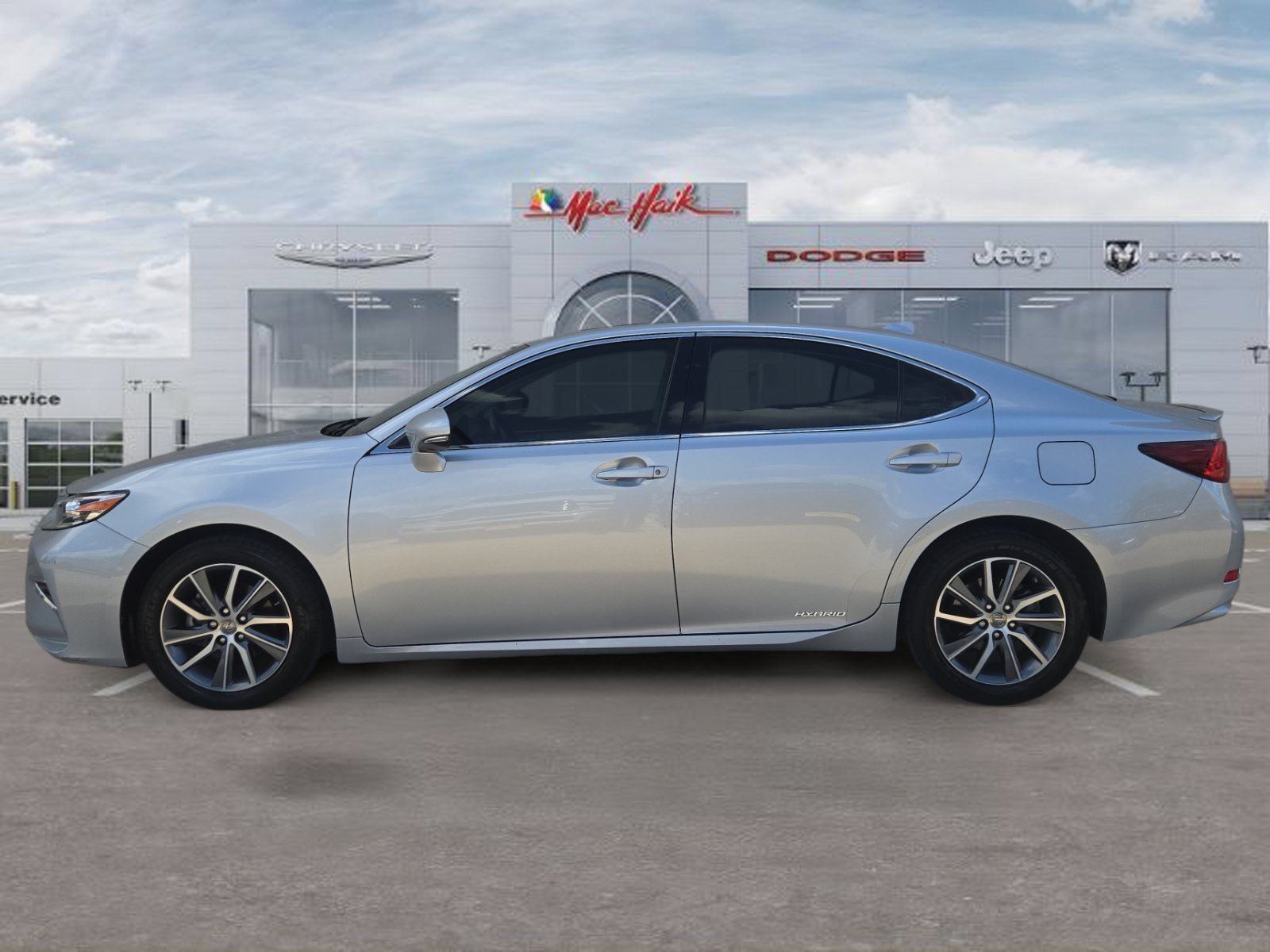 Used 2017 Lexus ES 300h FWD image 2