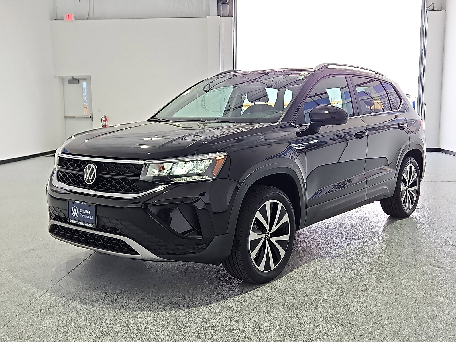 Certified 2023 Volkswagen Taos SE w/ Panoramic Sunroof Package AWD/4WD image 2