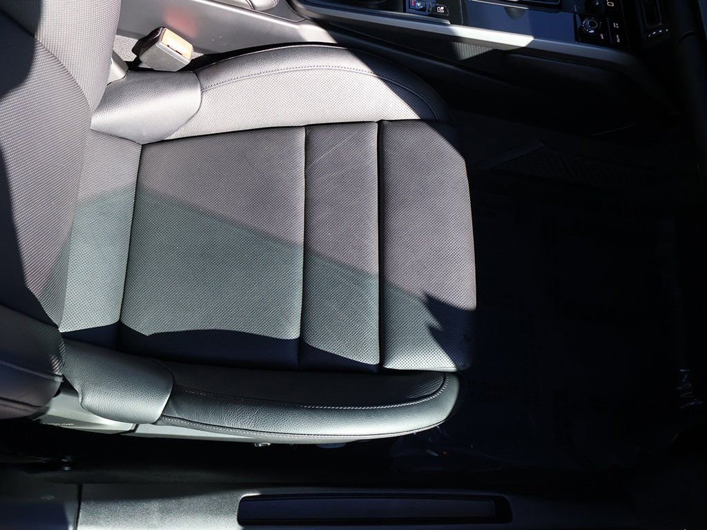 Used 2023 Porsche 911 Carrera w/ Premium Package image 34