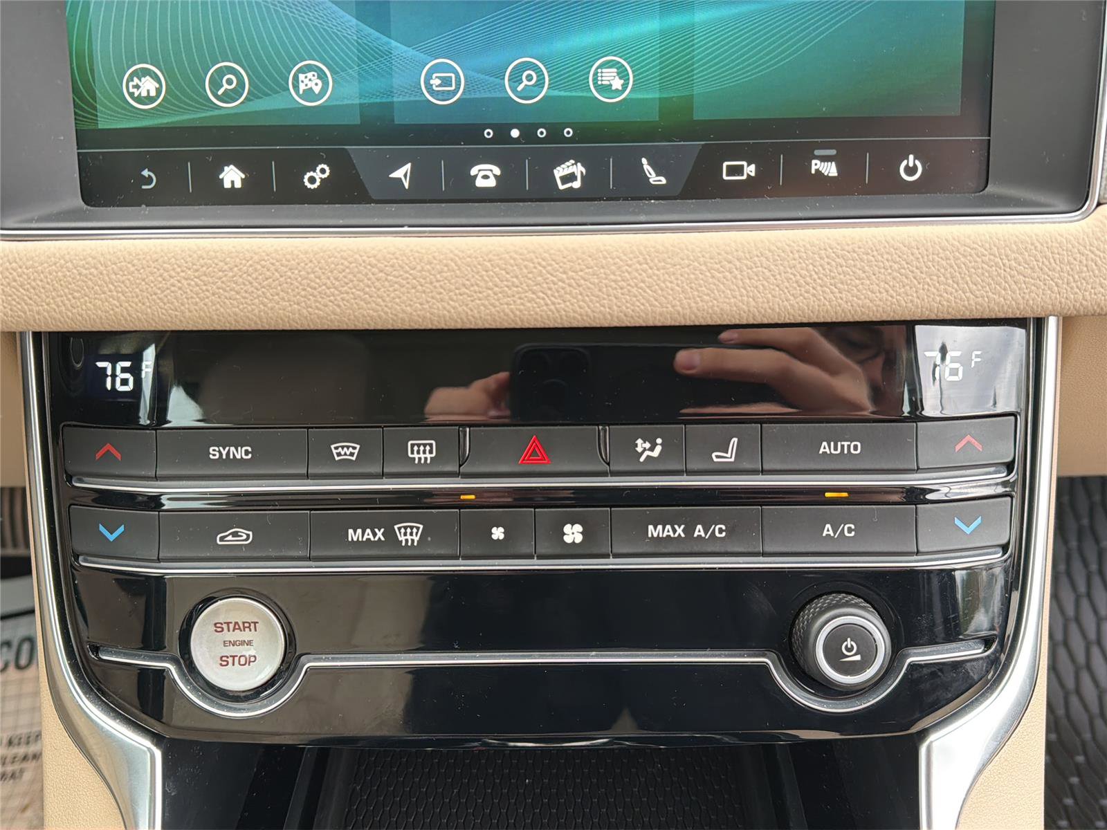 Used 2020 Jaguar XF Premium image 23