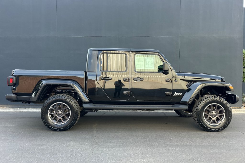 Used 2023 Jeep Gladiator Overland w/ Trailer Tow Package AWD/4WD image 3