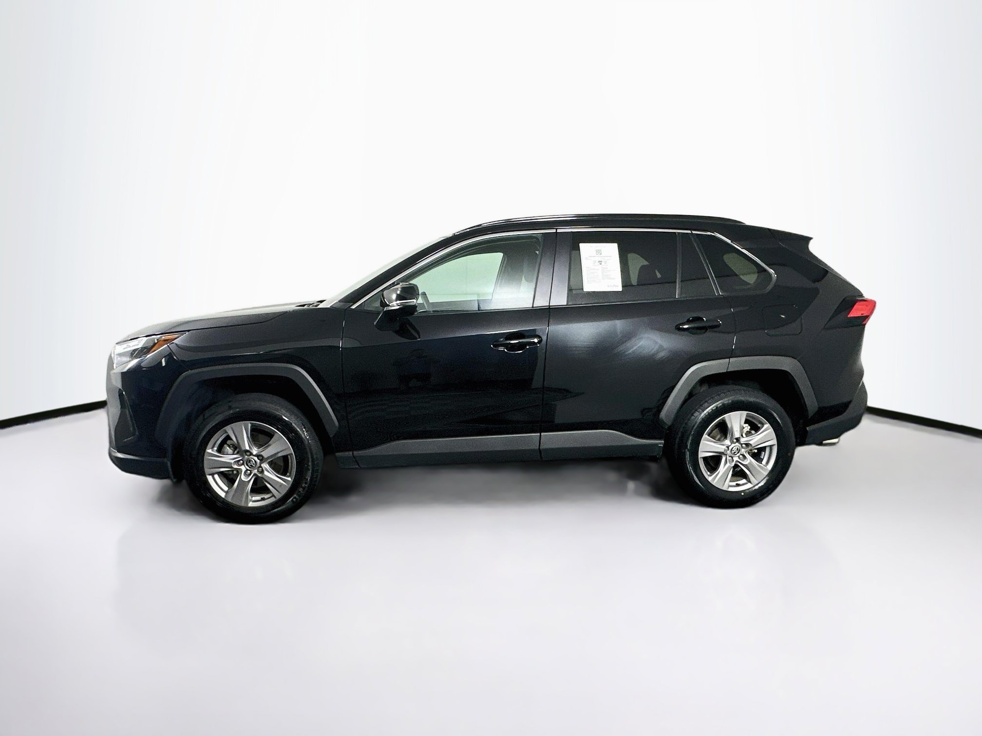 Used 2025 Toyota RAV4 XLE FWD image 4
