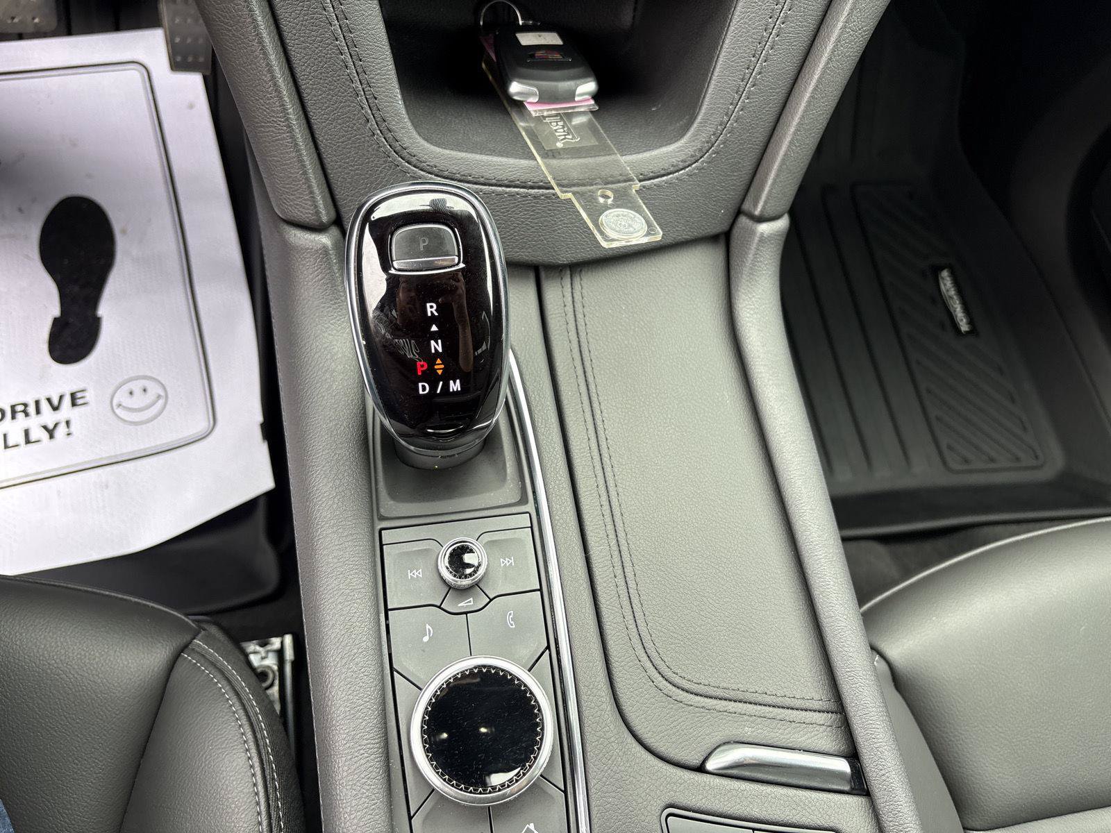 Used 2025 Cadillac XT6 Luxury FWD image 24