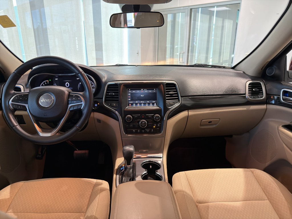 Used 2020 Jeep Grand Cherokee Laredo image 16