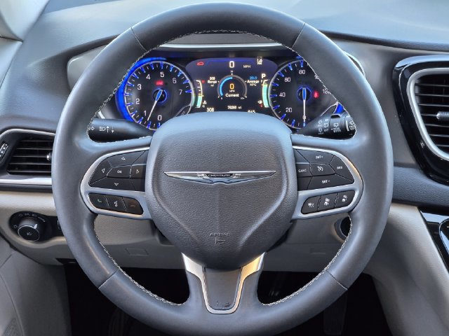 Certified 2024 Chrysler Pacifica Touring-L FWD image 27