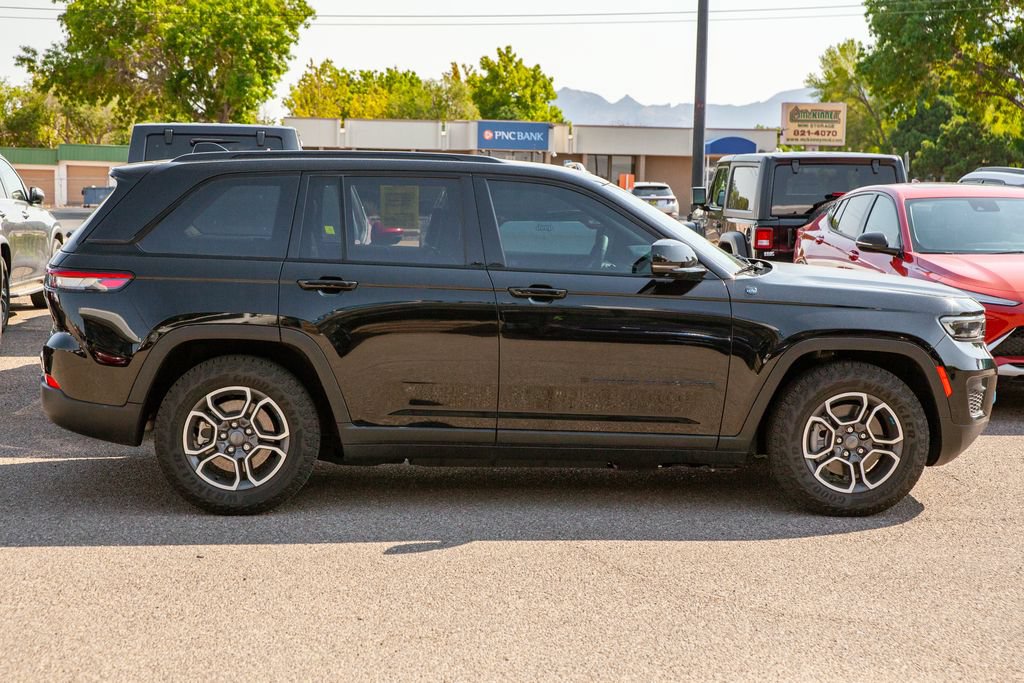 Used 2023 Jeep Grand Cherokee Trailhawk w/ Advanced Protech Group II AWD/4WD image 4