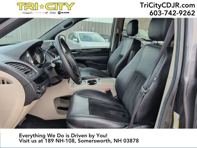Used 2016 Dodge Grand Caravan SXT image 12