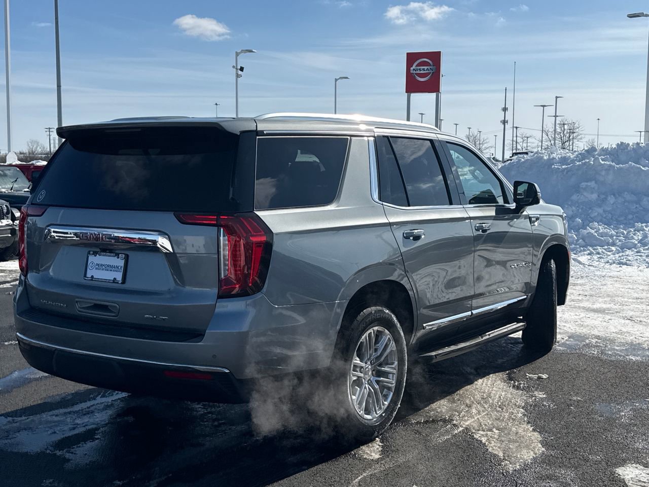 Used 2023 GMC Yukon SLT image 3