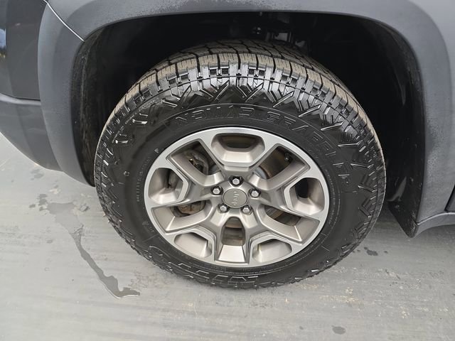 Used 2020 Jeep Cherokee Trailhawk w/ Cold Weather Group image 15