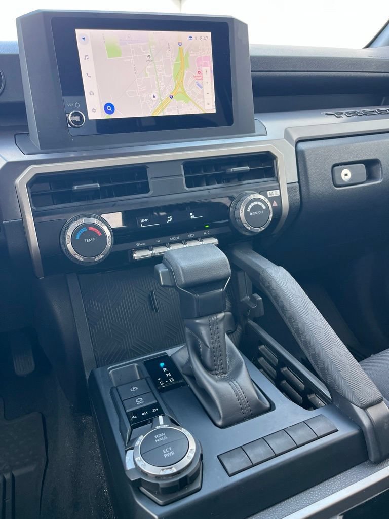 Used 2025 Toyota Tacoma SR5 AWD/4WD image 15
