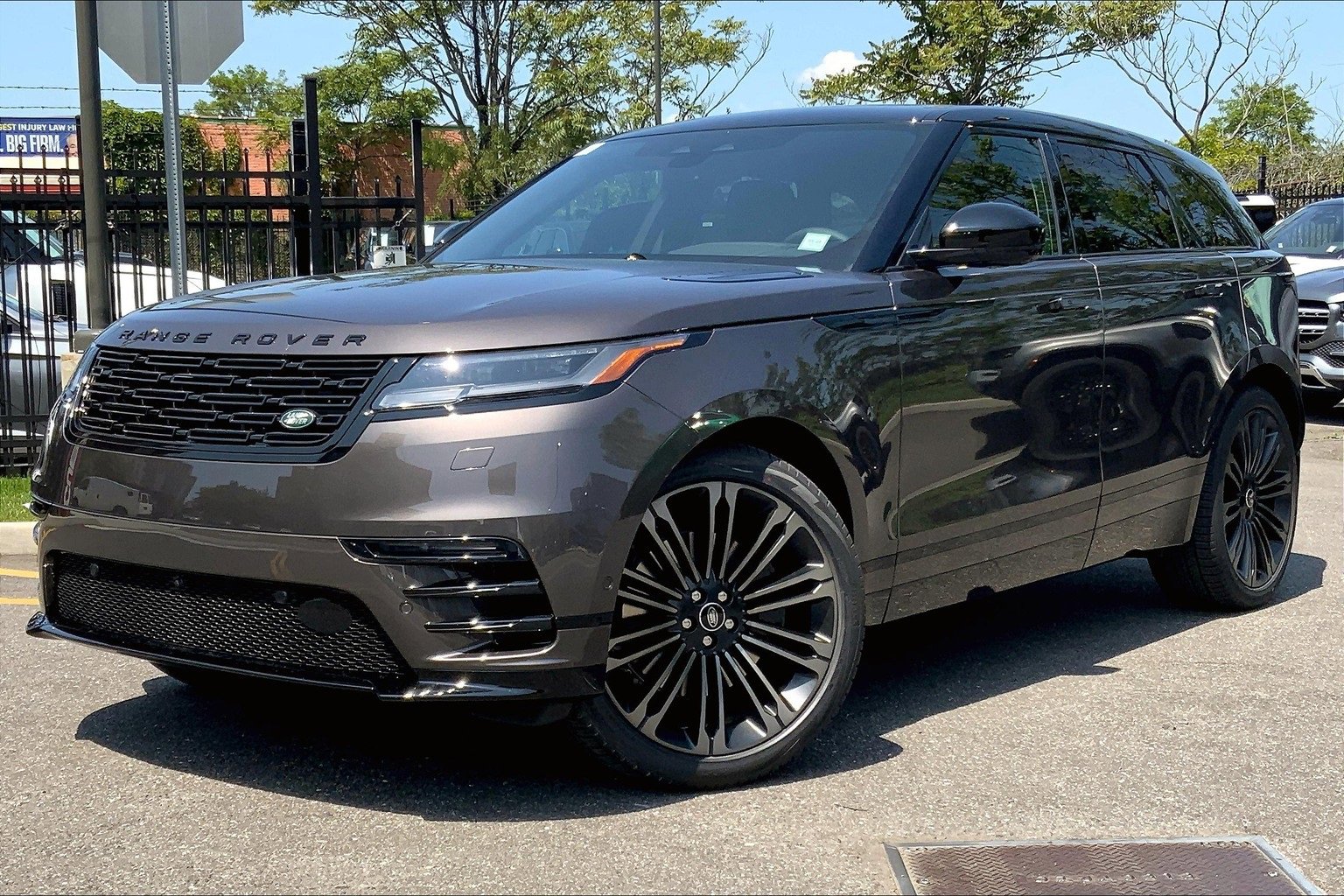 New 2026 Land Rover Range Rover Velar Dynamic SE image 1
