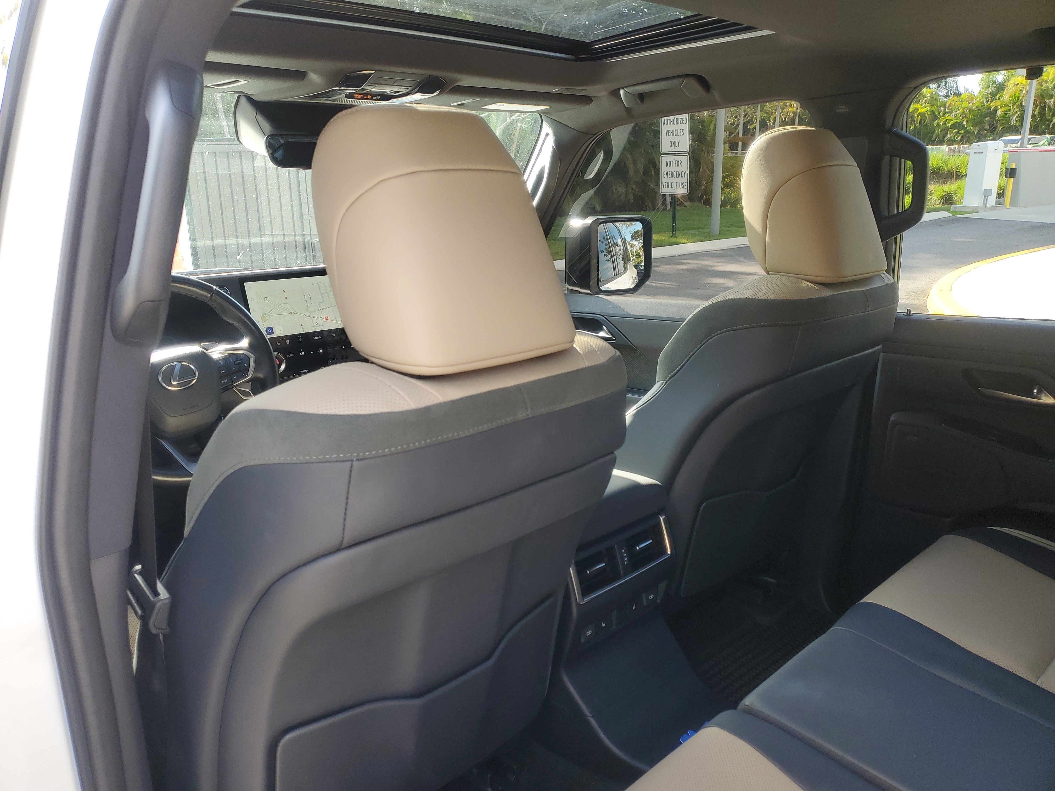 Used 2024 Lexus GX 550 image 12