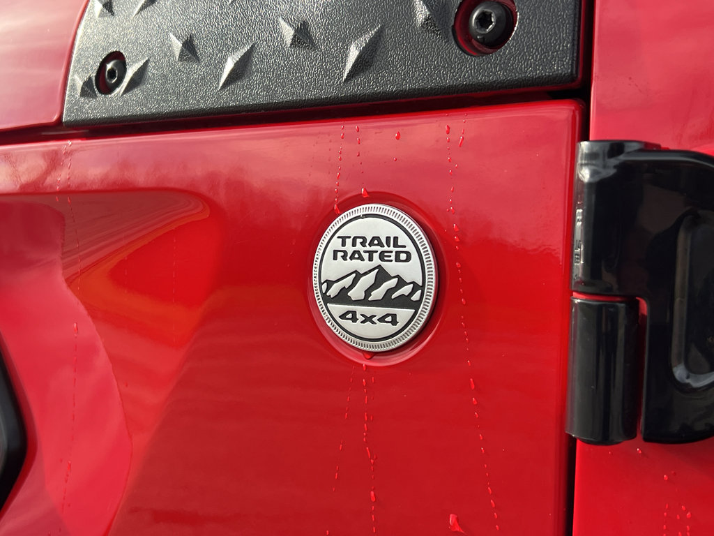 Used 2018 Jeep Wrangler Unlimited Sahara w/ Cold Weather Group image 9