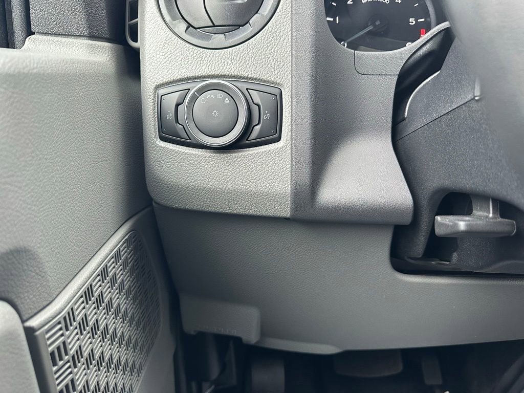 Used 2024 Ford E-350 and Econoline 350 Super Duty image 16