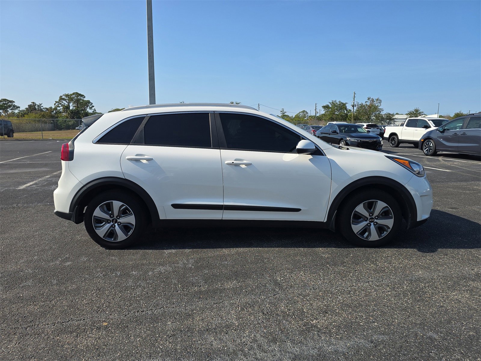 Used 2019 Kia Niro LX image 3