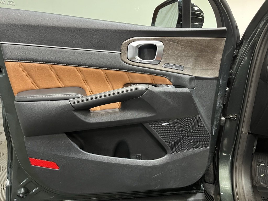 Used 2022 Kia Sorento SX Prestige w/ Rust Color Package image 13