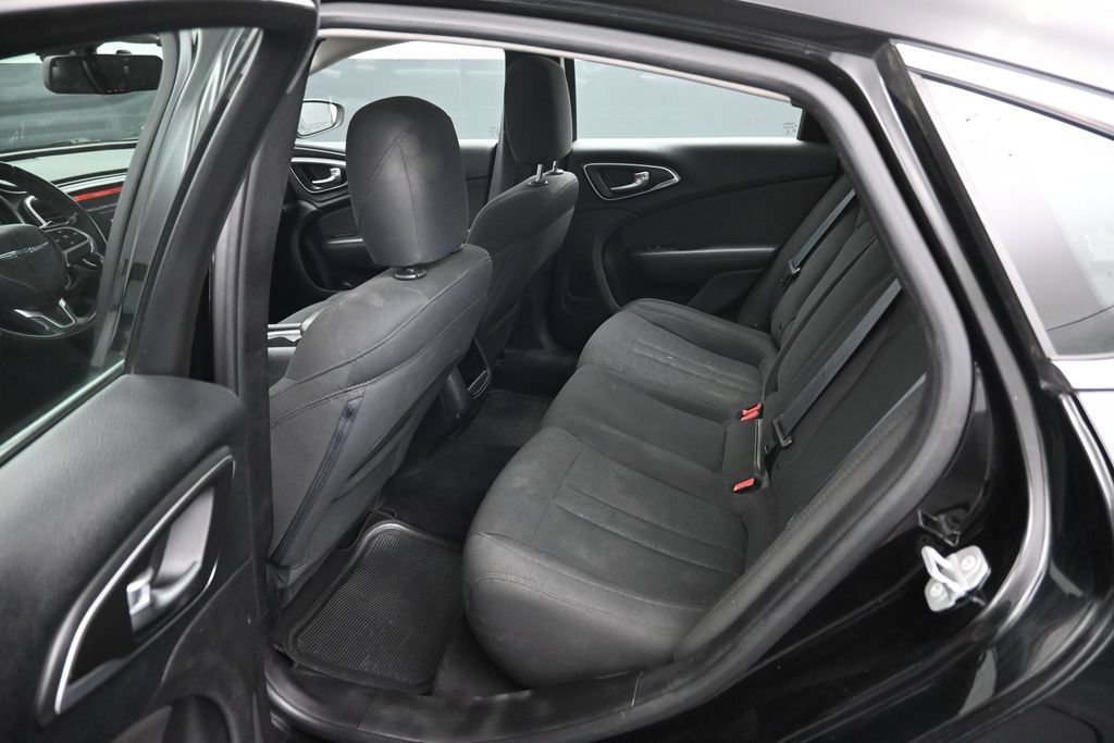 Used 2016 Chrysler 200 Limited w/ Anniversary Edition FWD image 10