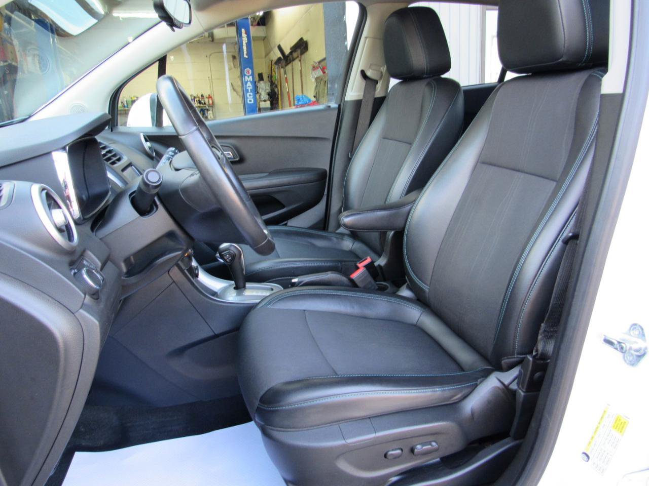 Used 2016 Chevrolet Trax LT w/ LT Convenience Package AWD/4WD image 4