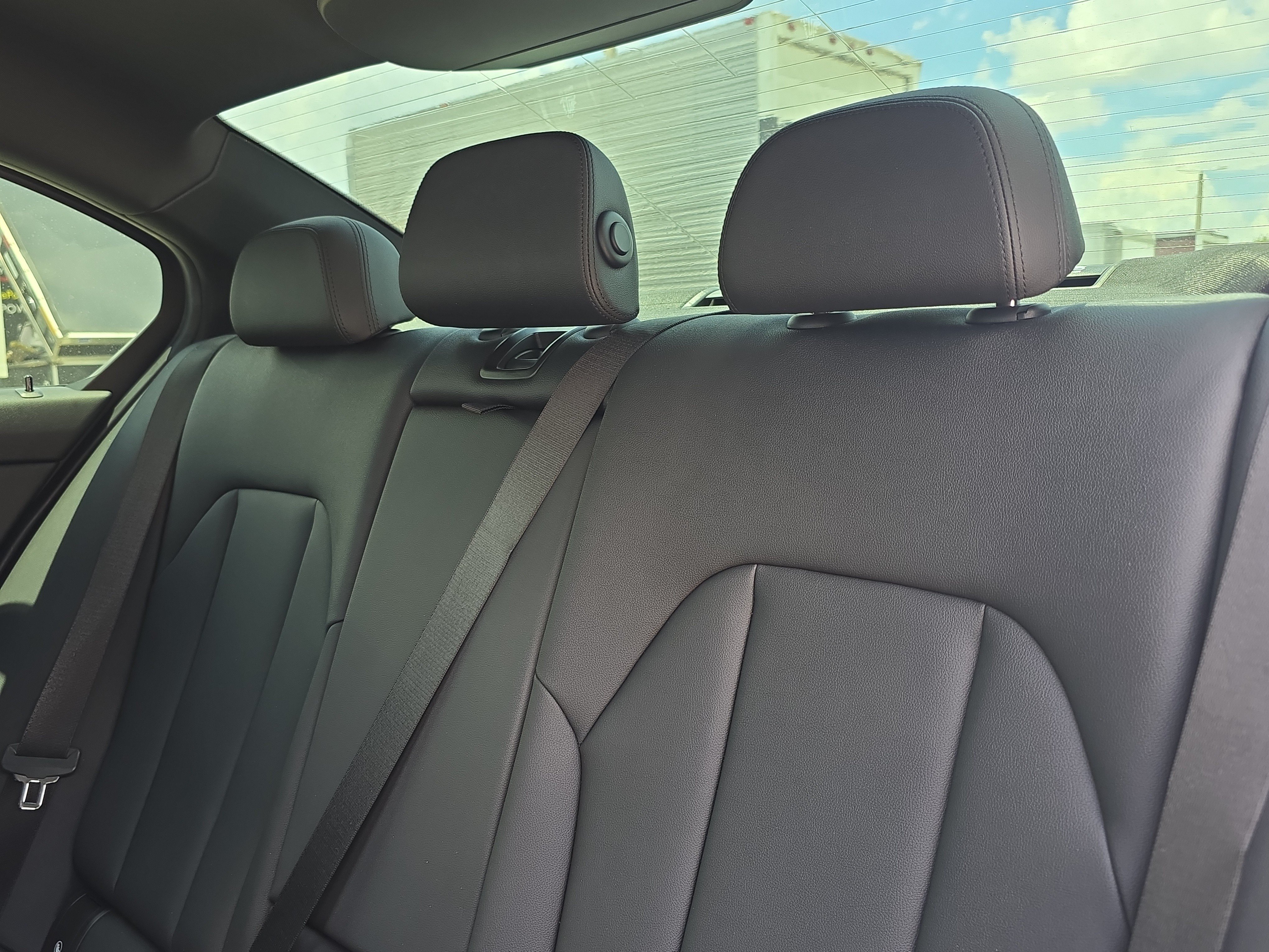Used 2021 BMW 330i Sedan w/ M Sport Package RWD image 15