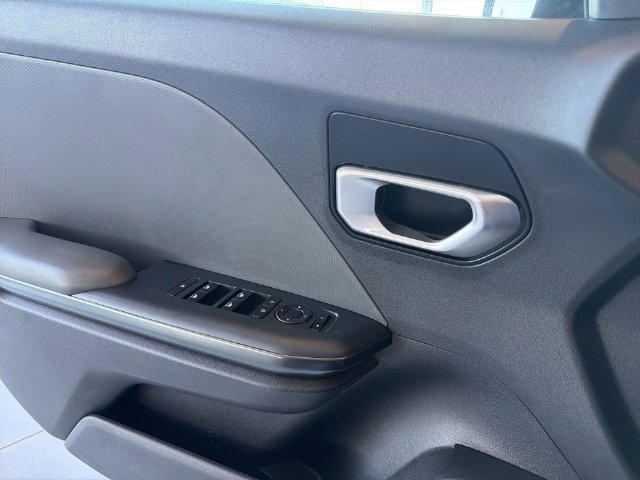 Used 2025 Kia K4 FWD image 21