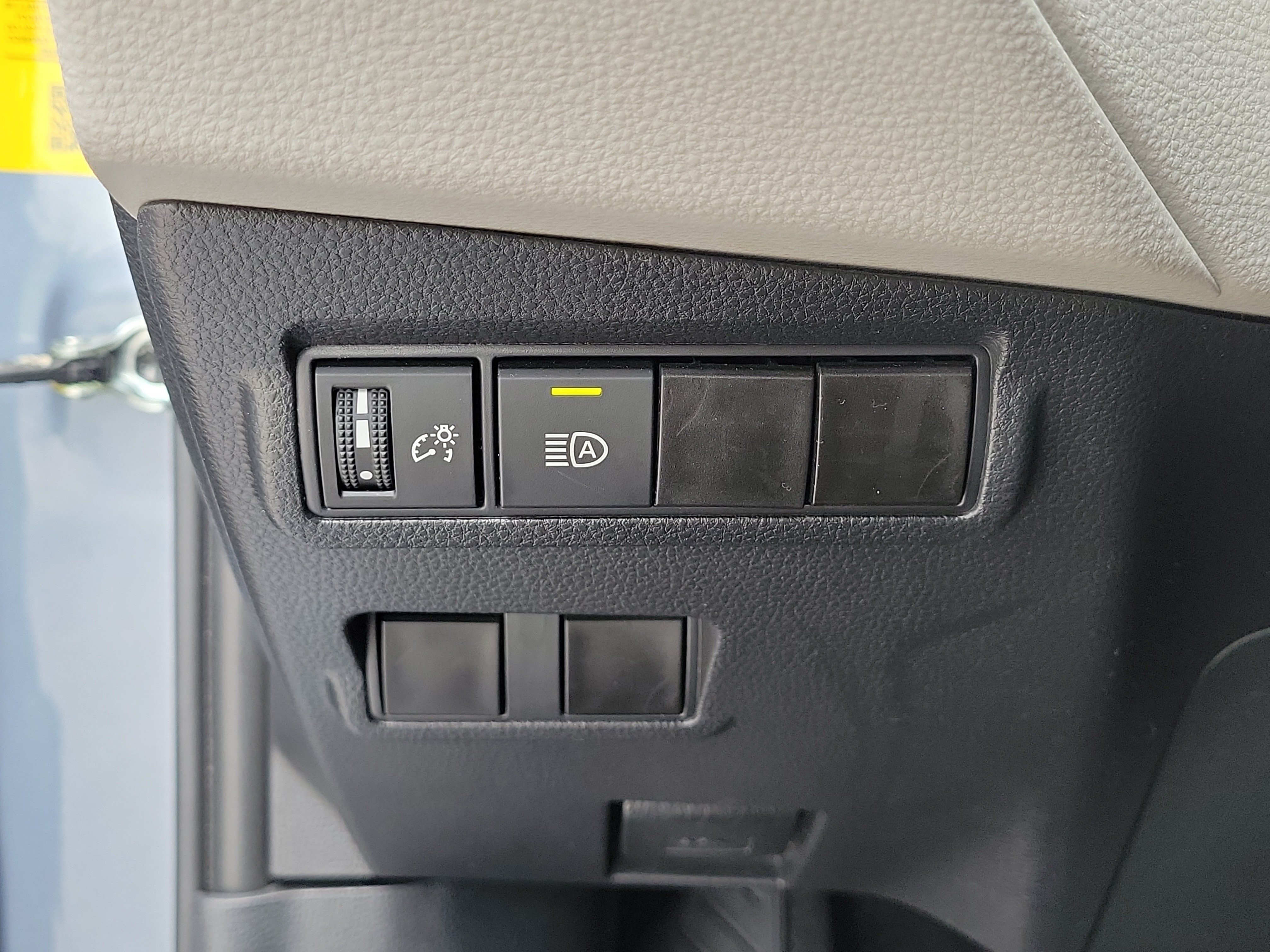 Used 2024 Toyota Corolla Cross L FWD image 31