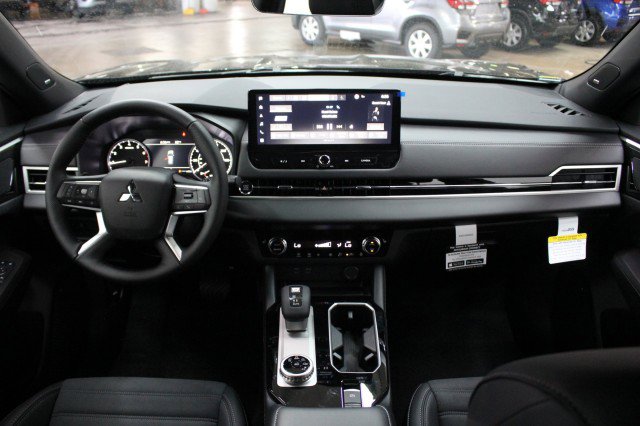 New 2026 Mitsubishi Outlander LE FWD image 20