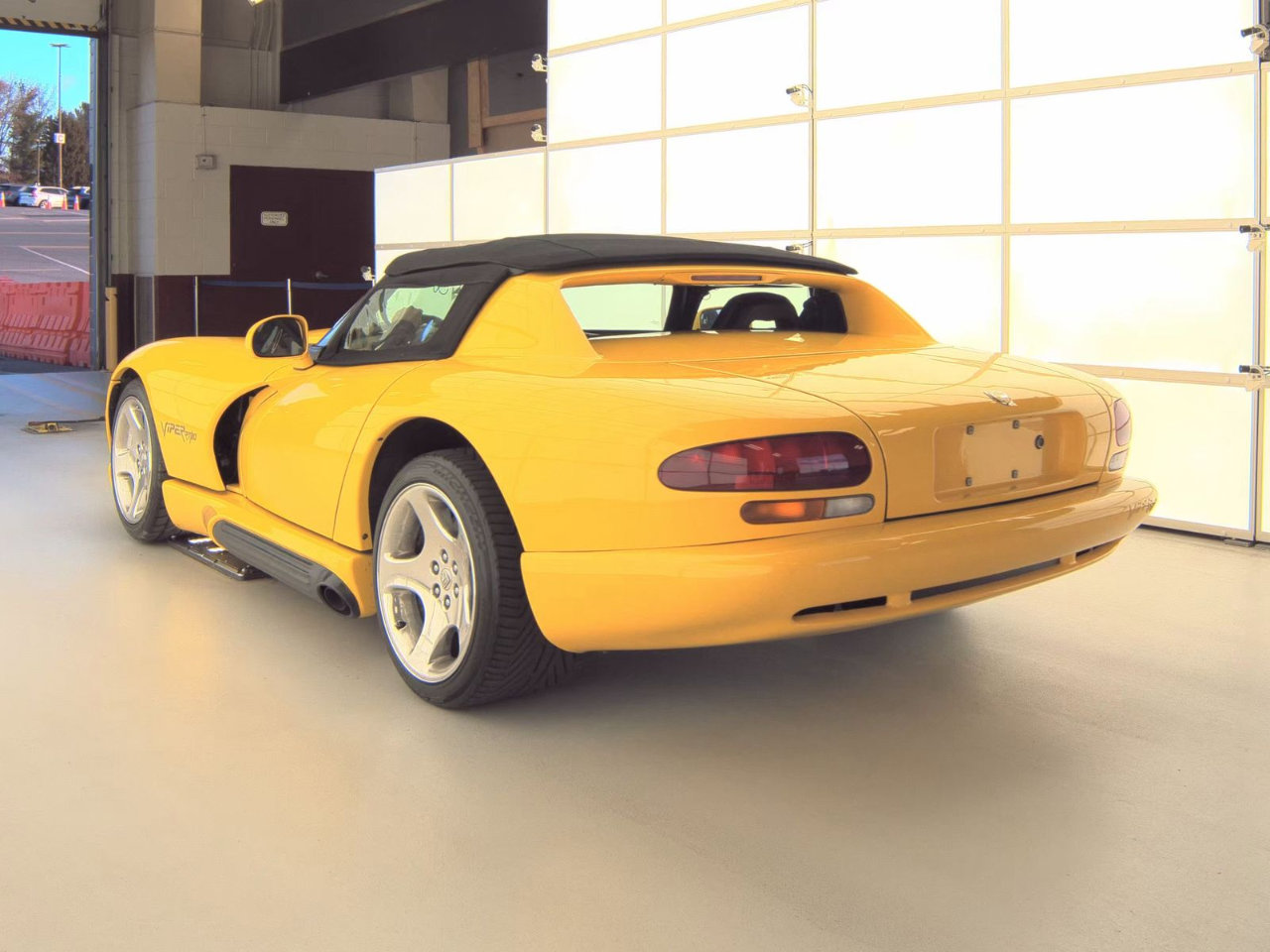 Used 1994 Dodge Viper RT/10 image 4