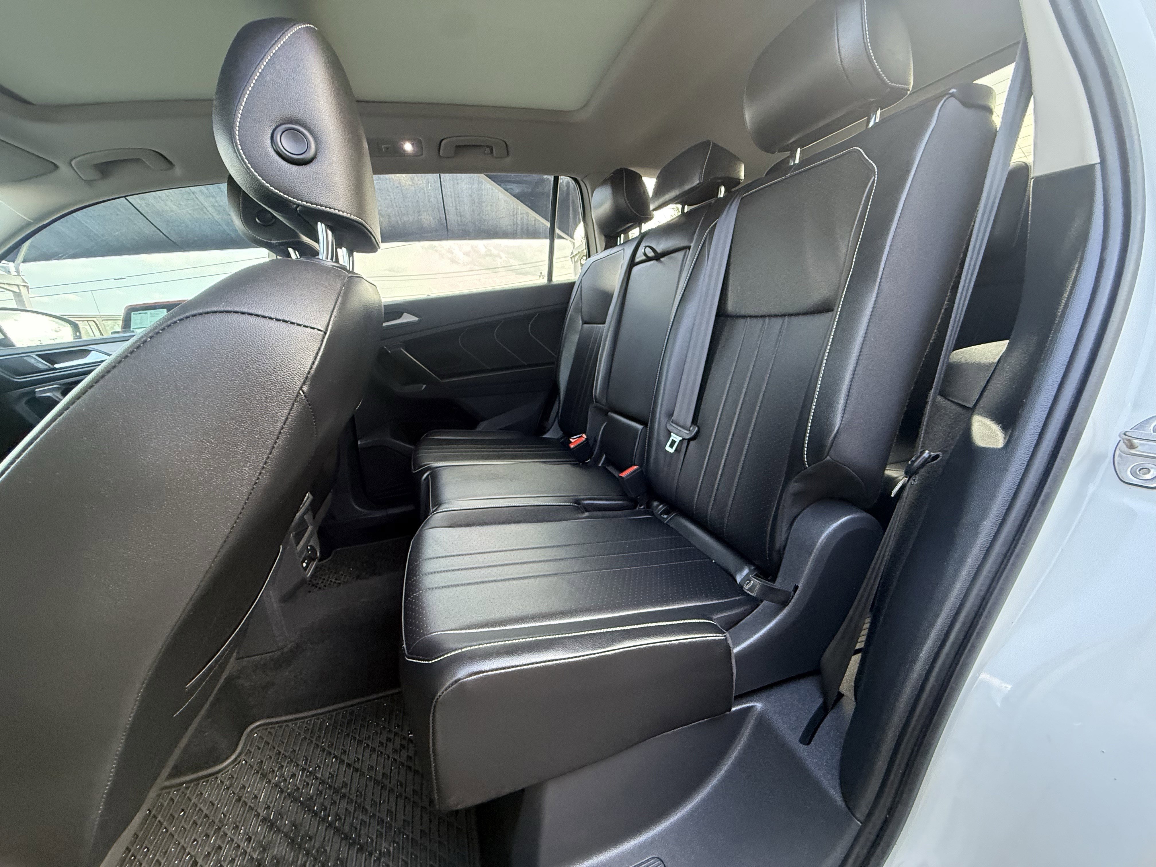 Used 2022 Volkswagen Tiguan SE FWD image 16