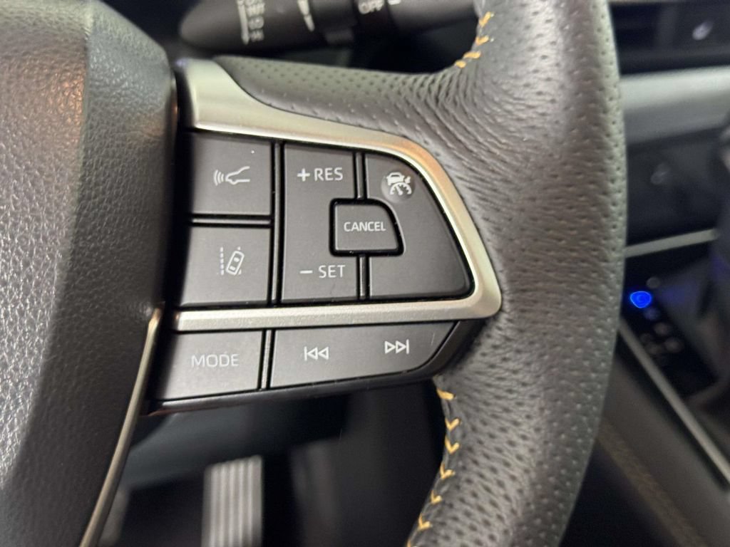 Used 2025 Toyota Sienna XLE Woodland Edition AWD/4WD image 23