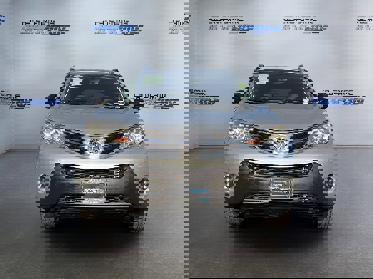 Used 2015 Toyota RAV4 LE image 2