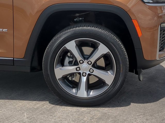 New 2026 Jeep Grand Cherokee L Limited w/ Trailer Tow Package RWD image 11