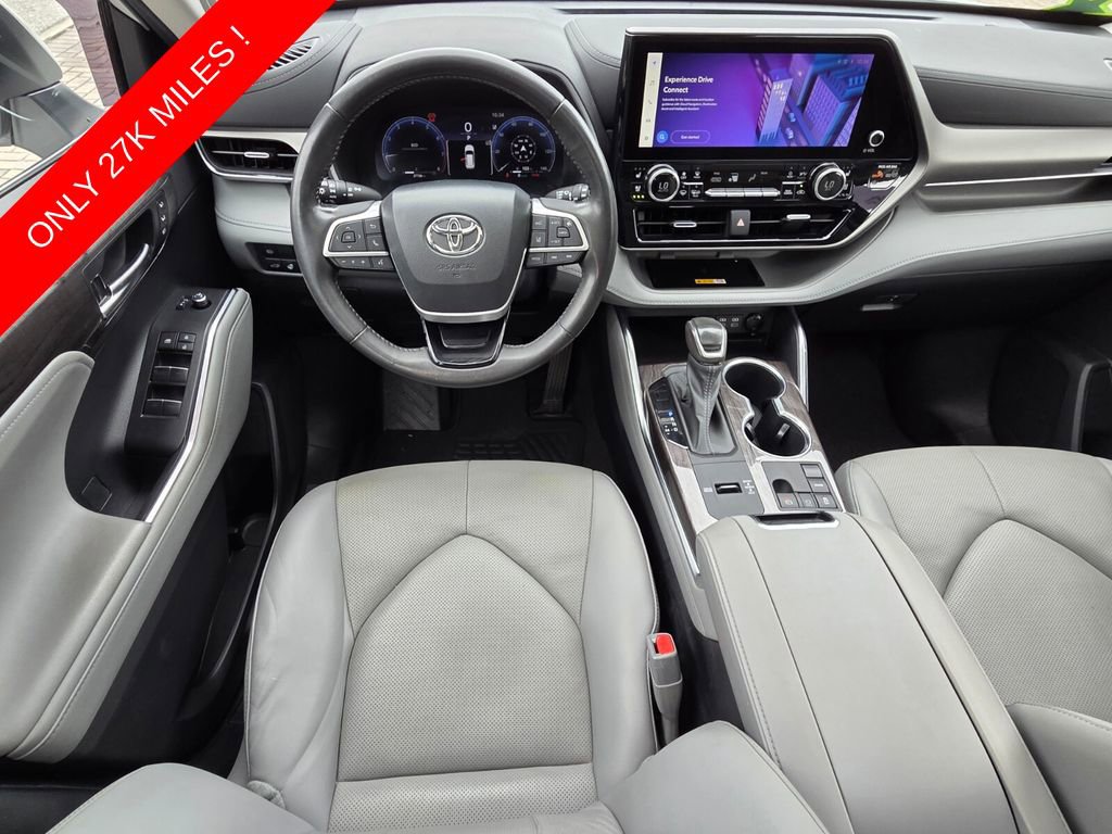Used 2023 Toyota Highlander Limited FWD image 6