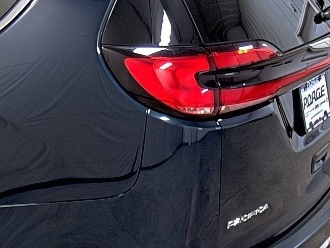 Used 2024 Chrysler Pacifica Touring-L FWD image 10