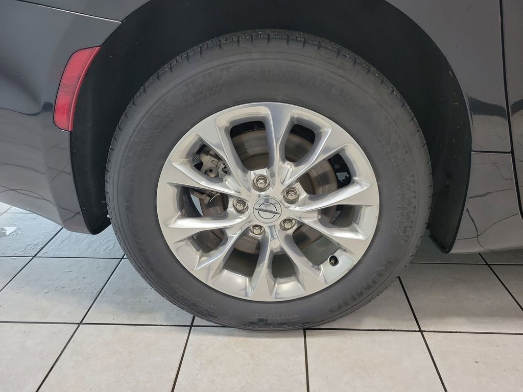 Used 2022 Chrysler Pacifica Touring-L AWD/4WD image 49
