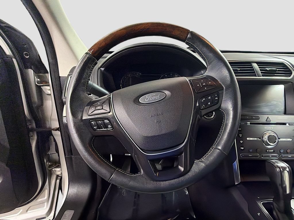 Used 2017 Ford Explorer Platinum AWD/4WD image 13