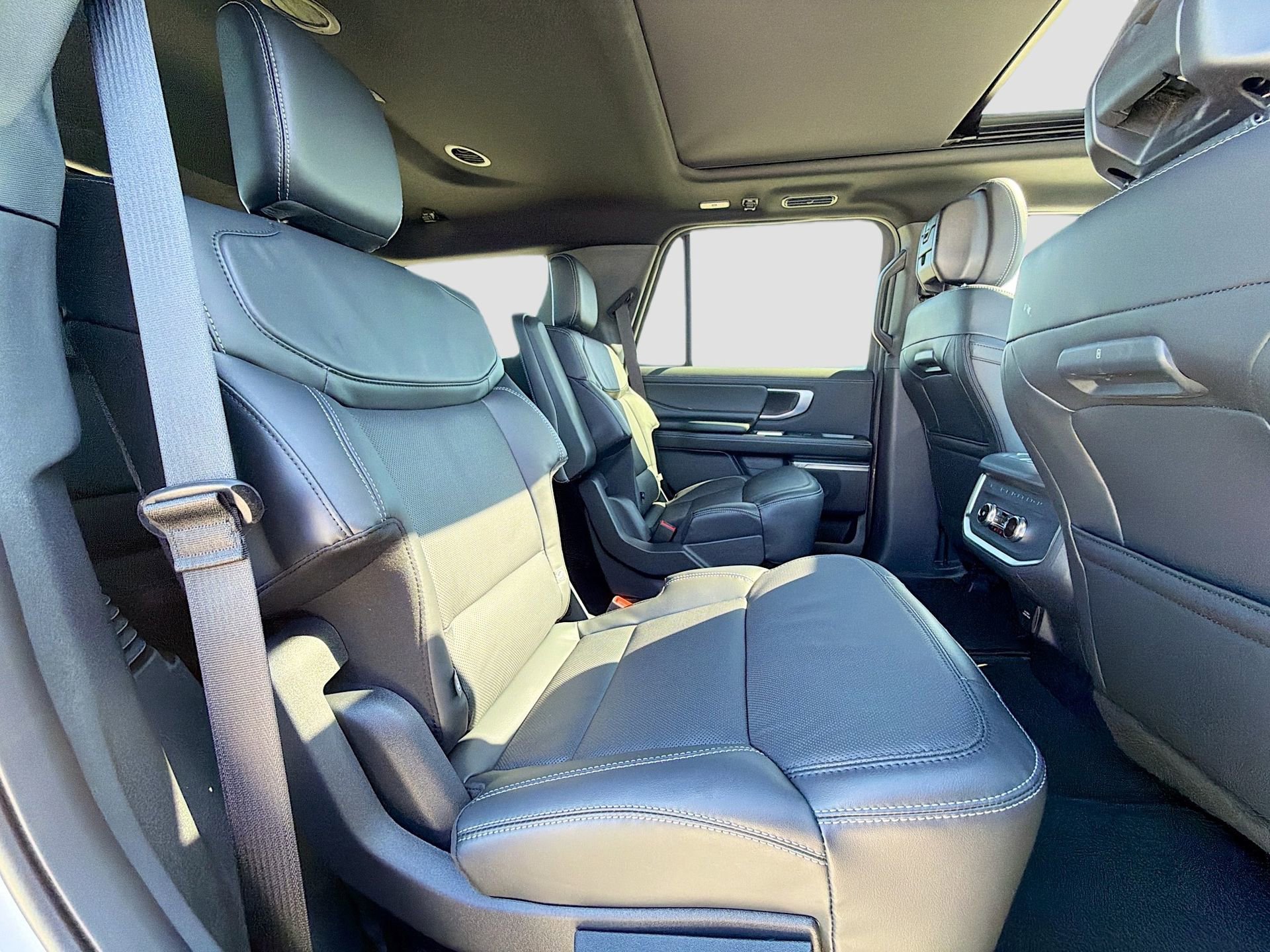 New 2026 Ford Expedition Platinum w/ Stealth Appearance Package image 37