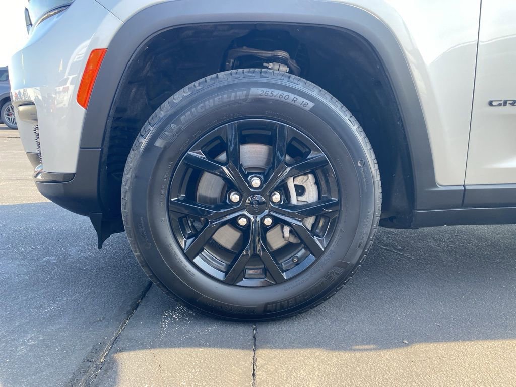 Used 2024 Jeep Grand Cherokee L Laredo image 16
