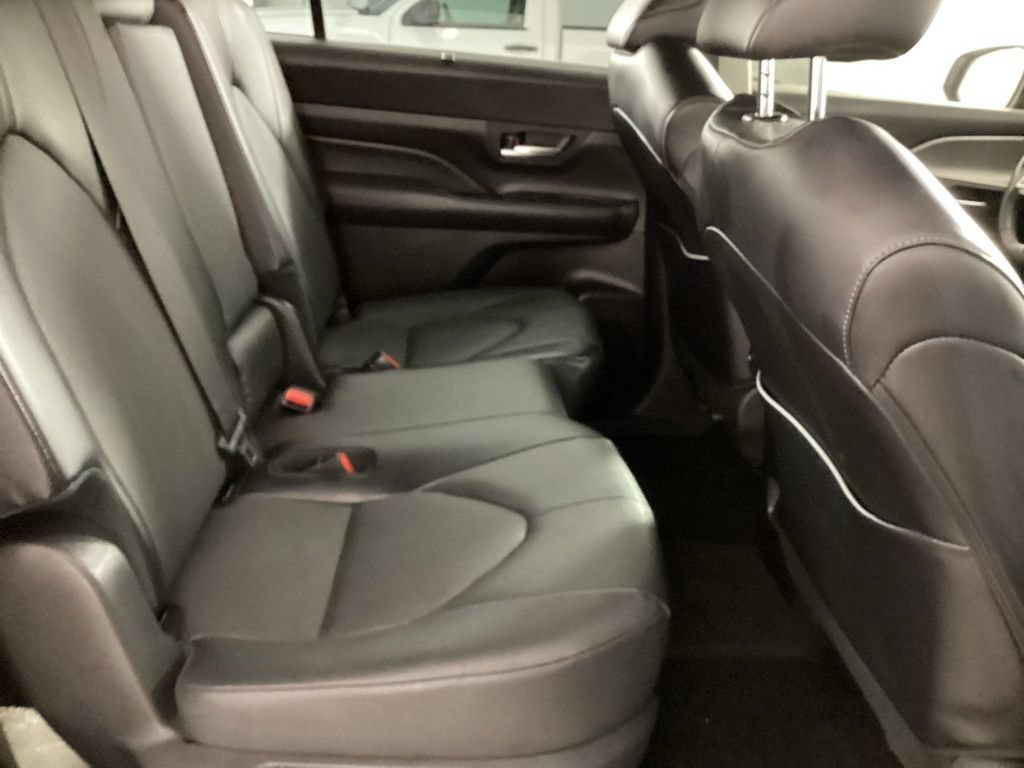 Used 2024 Toyota Grand Highlander AWD Hybrid image 20