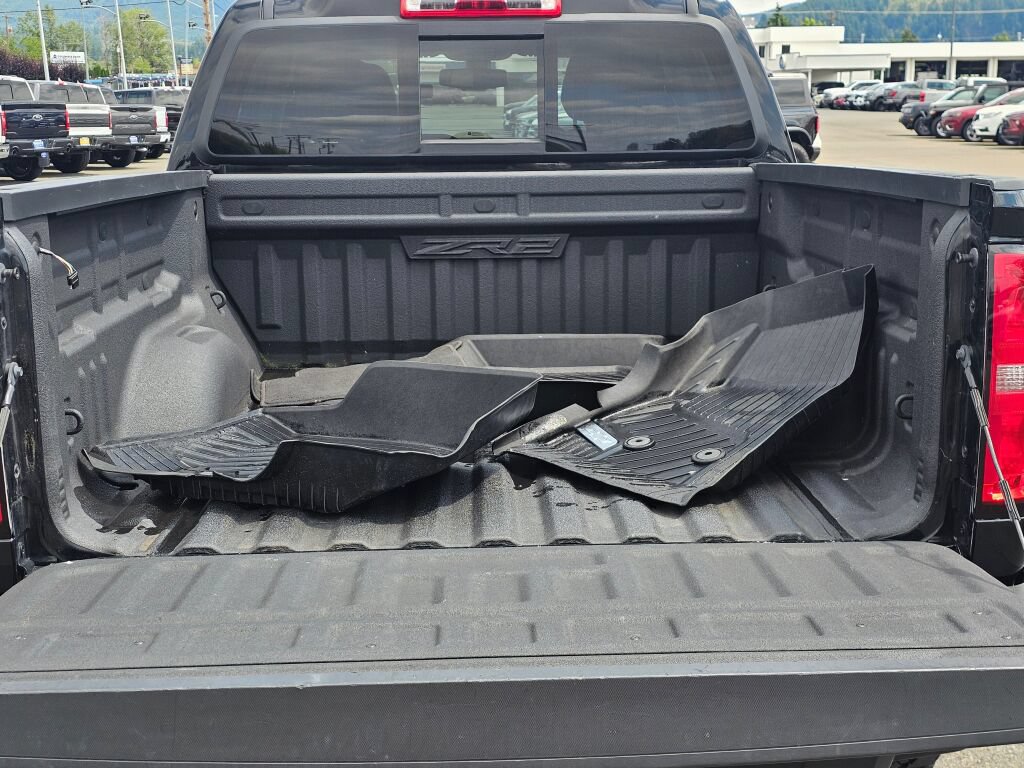 Used 2018 Chevrolet Colorado ZR2 w/ ZR2 Midnight Special Edition AWD/4WD image 8