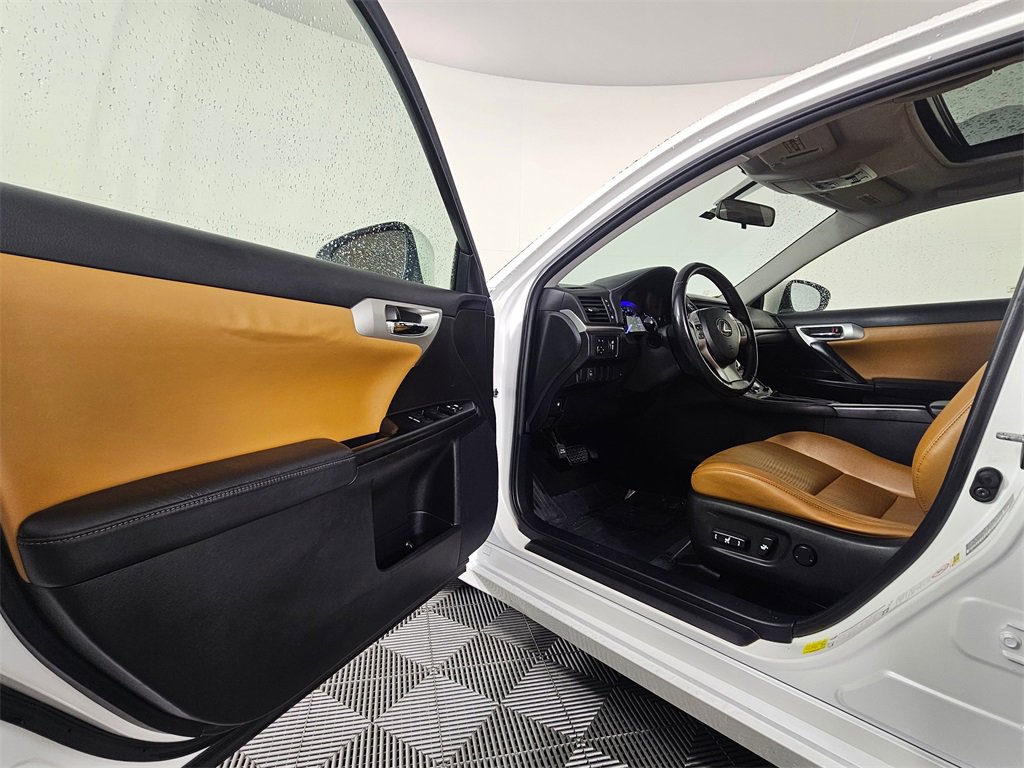 Used 2011 Lexus CT 200h image 20