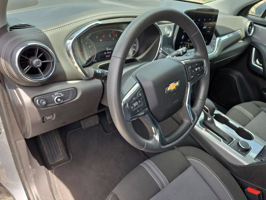 Used 2025 Chevrolet Blazer LT AWD/4WD image 15