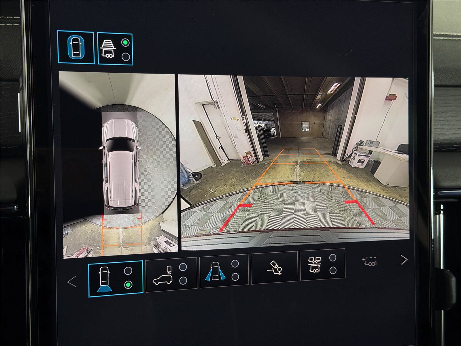New 2026 GMC Yukon AT4 Ultimate w/ LPO, Floor Liner Package AWD/4WD image 34