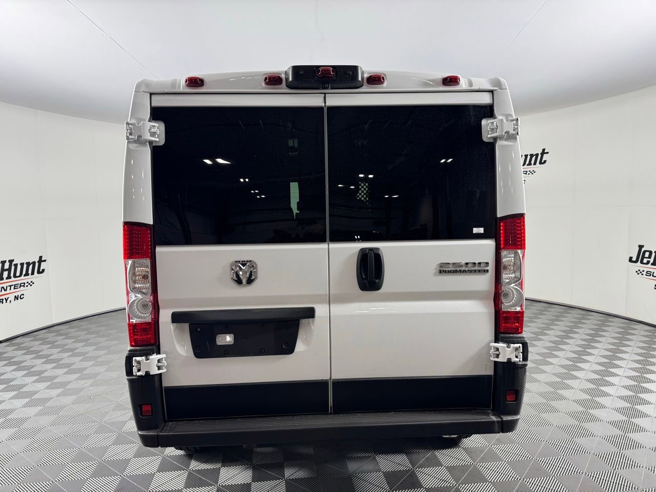 Used 2025 RAM ProMaster 2500 w/ U-Haul Equipment Group FWD image 8