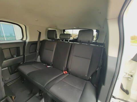 Used 2012 Toyota FJ Cruiser 4WD w/ Convenience Pkg image 13